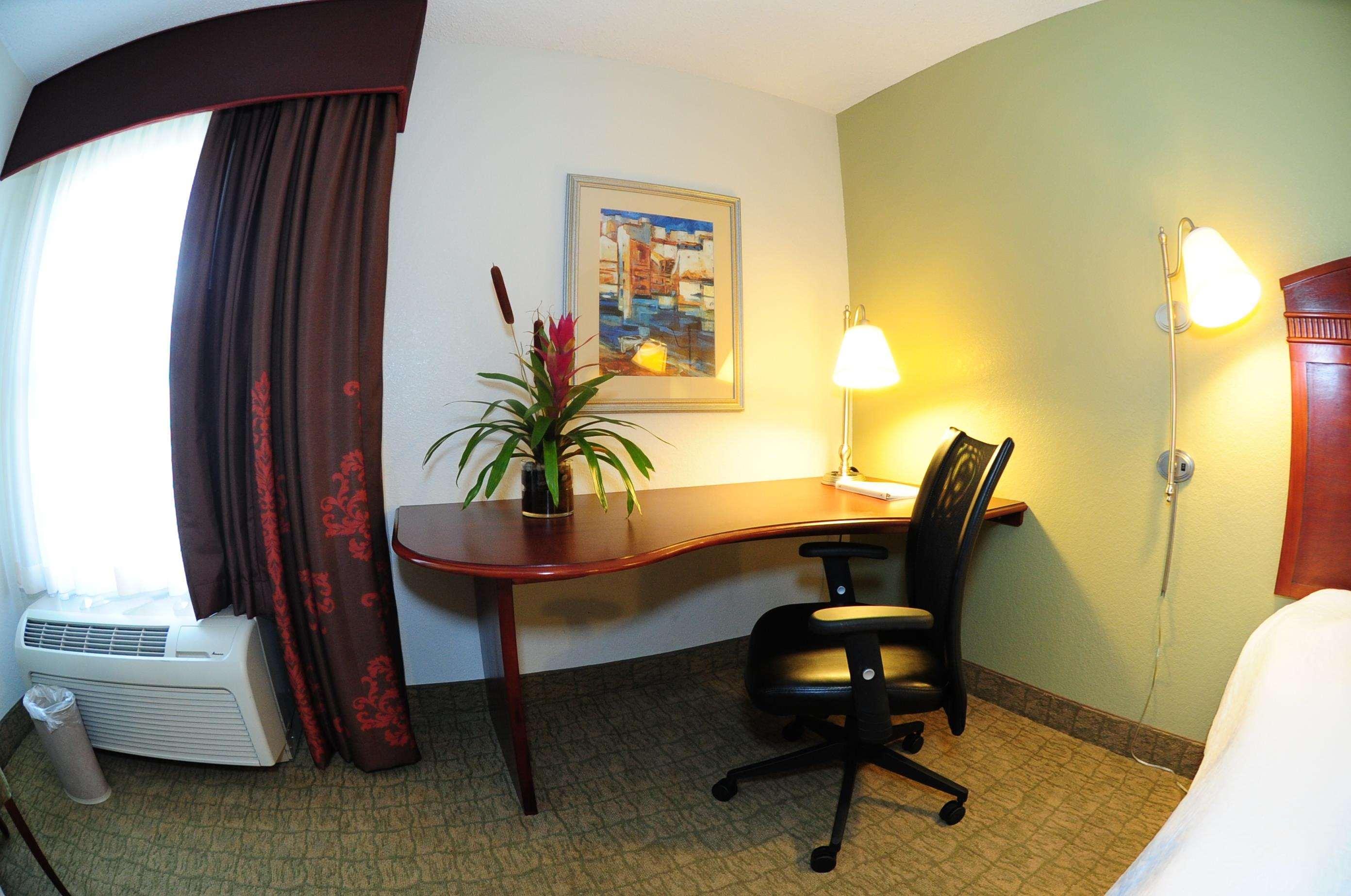 Hampton Inn & Suites Nashville-Airport Room photo