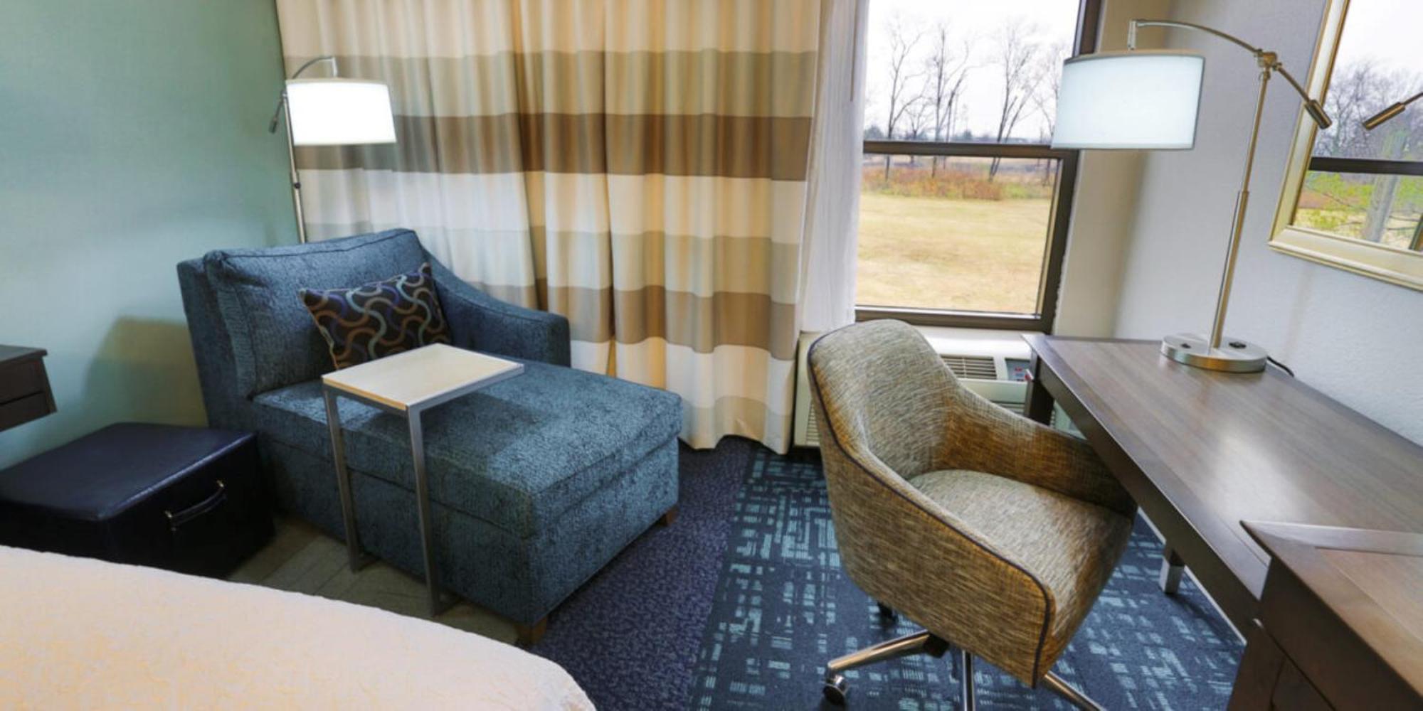 Hampton Inn & Suites Nashville-Airport Exterior photo